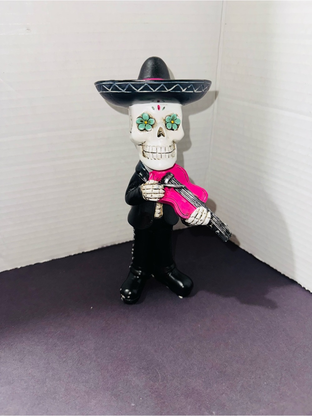 Day of the Dead Skeleton catrin Mariachi Figurine - Black & Pink playing violin